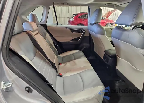 2020 Toyota Rav4 Xle Premium z USA, uszkodzony, nr VIN JTMA1RFVXLJ034664